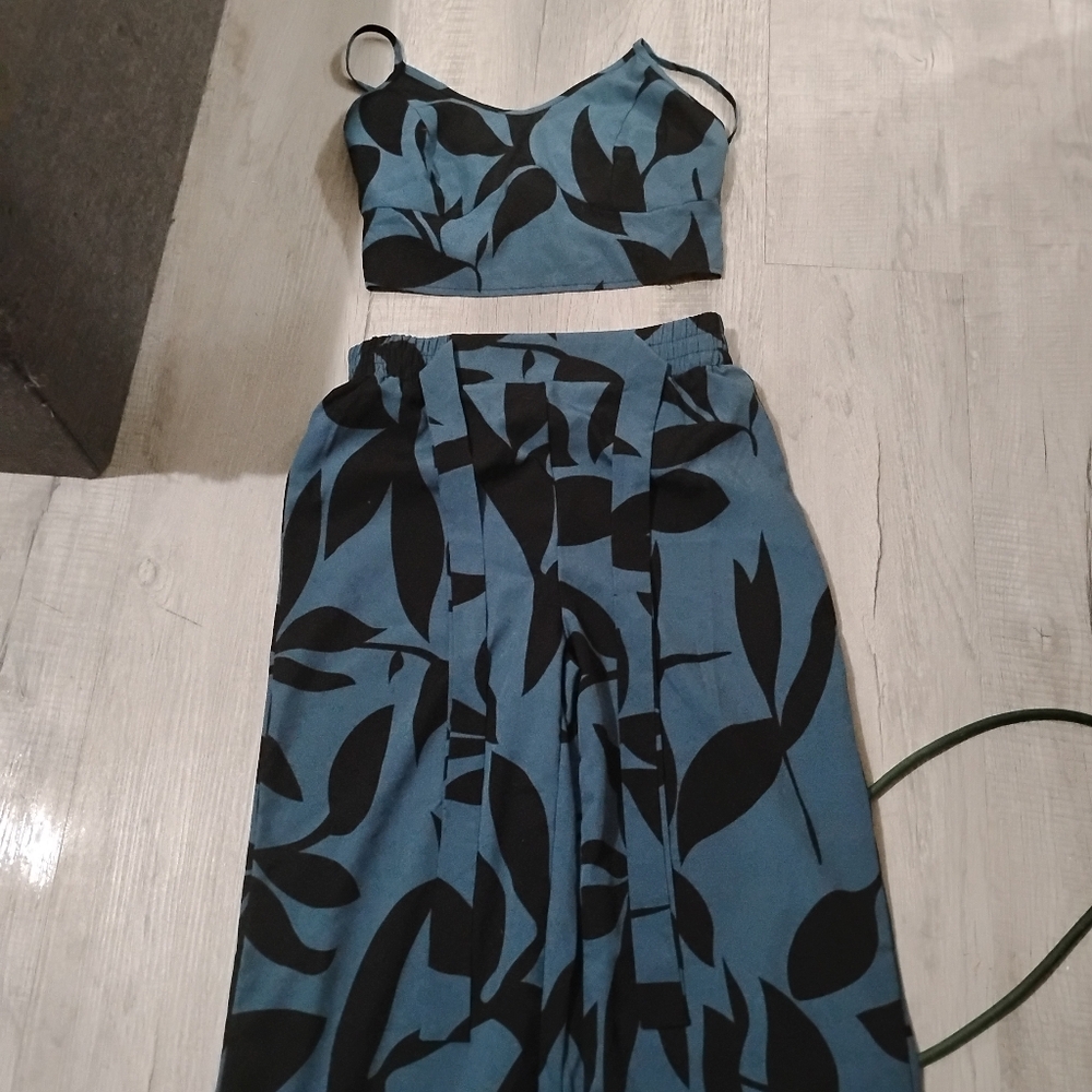 SHEIN Blue and Black Leaf Print Two-Piece Set